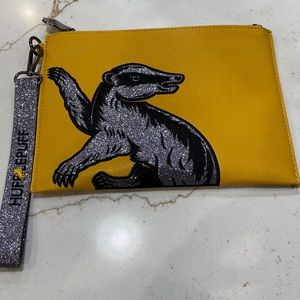 Hufflepuff Danielle Nicole clutch